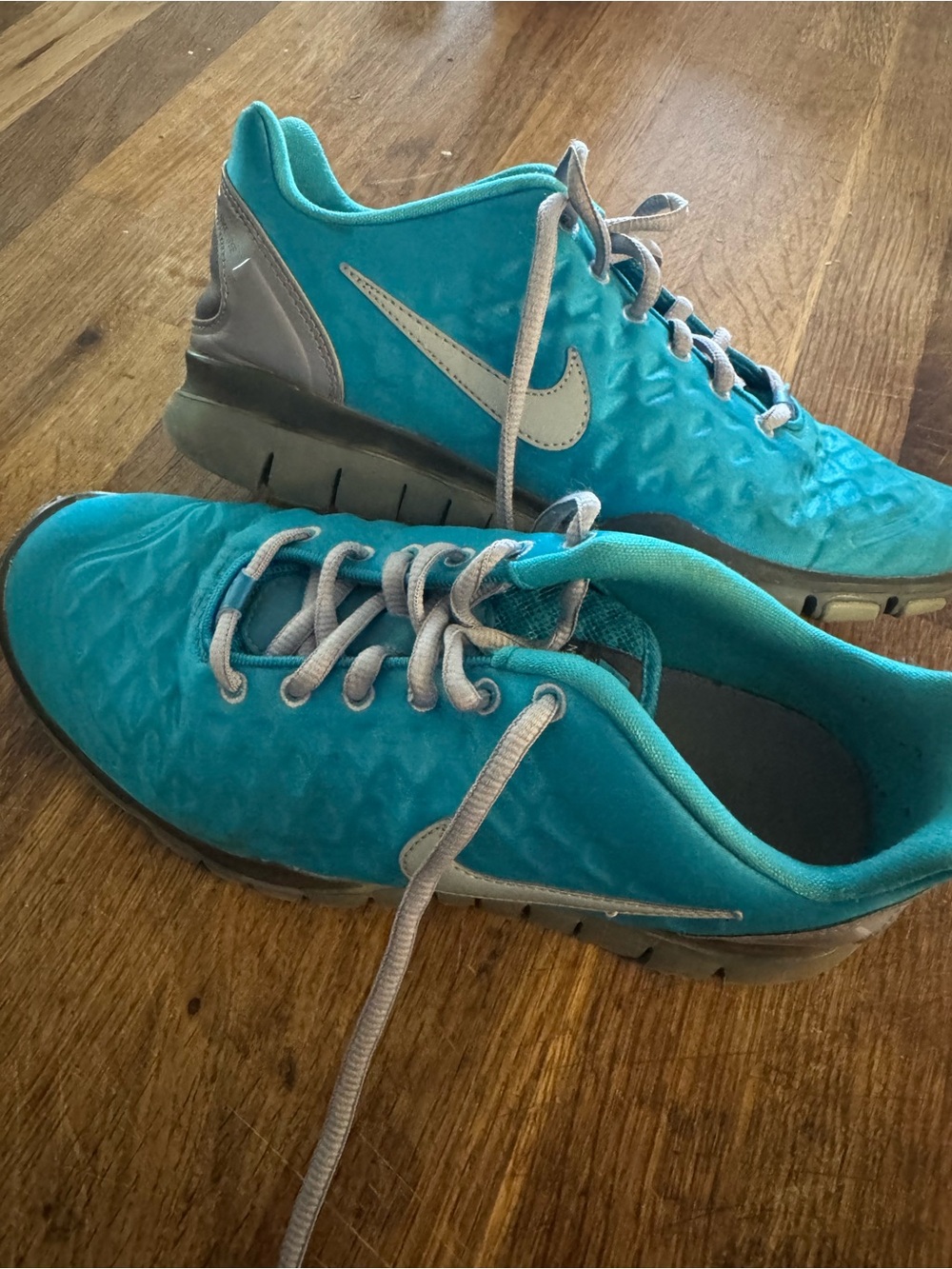 Nike Women’s Nike Free Teal Athletic Training Sneakers with Silver Accents